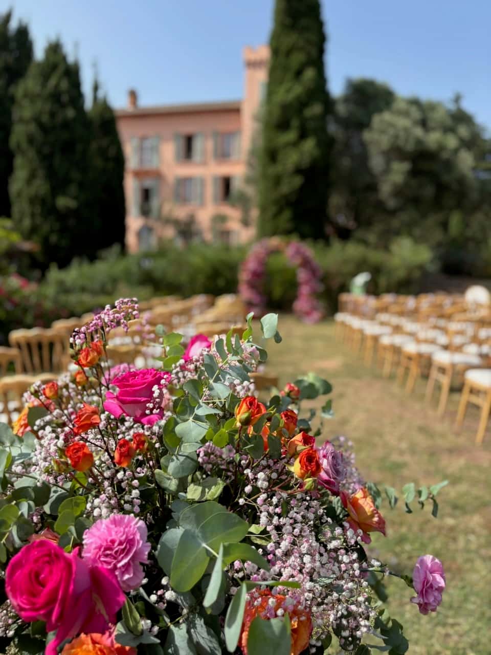 Décoration florale de mariage au Château de Vaucouleurs