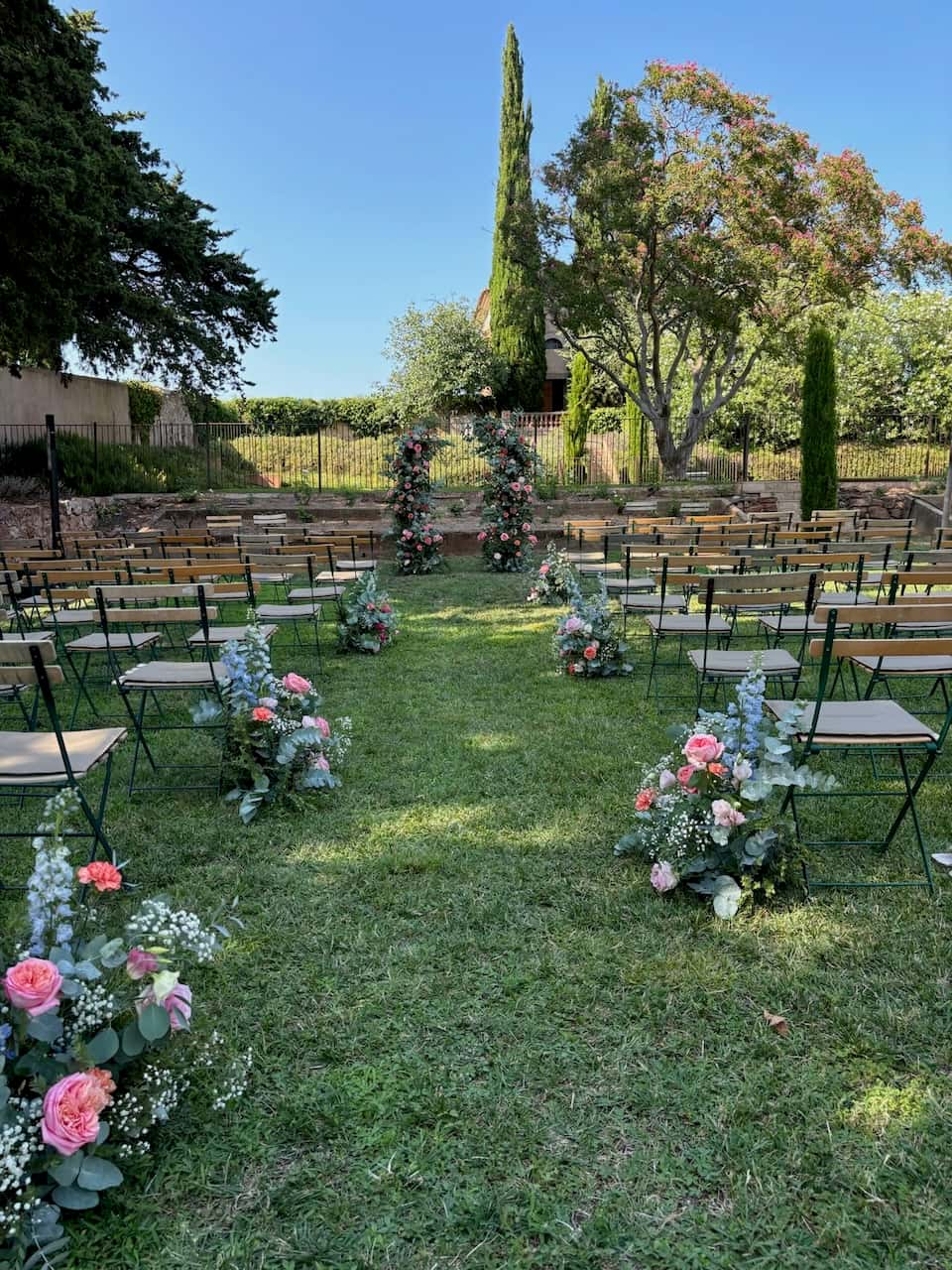 Décoration florale de mariage au Château des Demoiselles