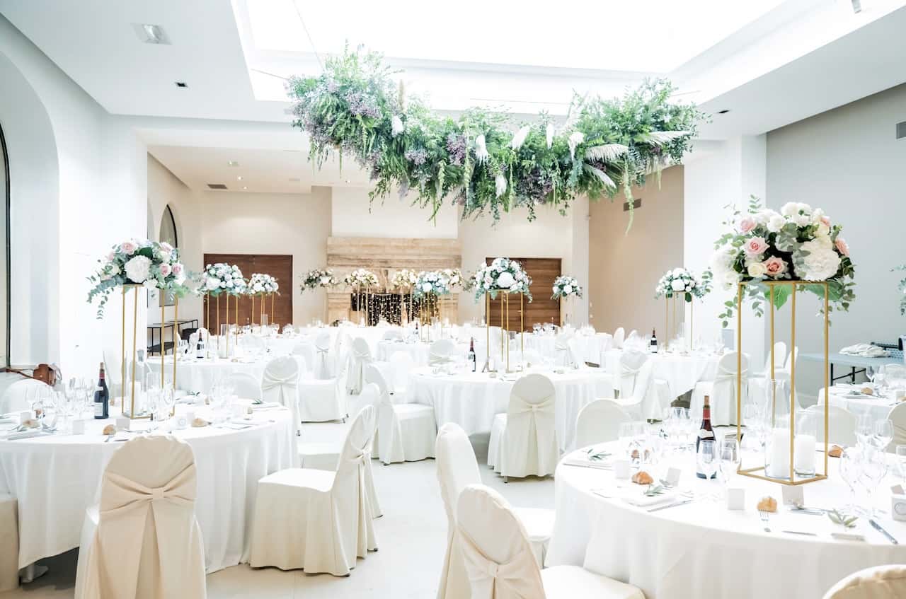 Décoration florale de mariage au Château Sainte-Roseline