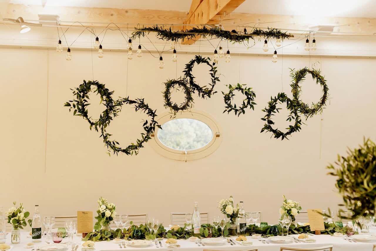 Décoration florale de mariage au Château du Rouët