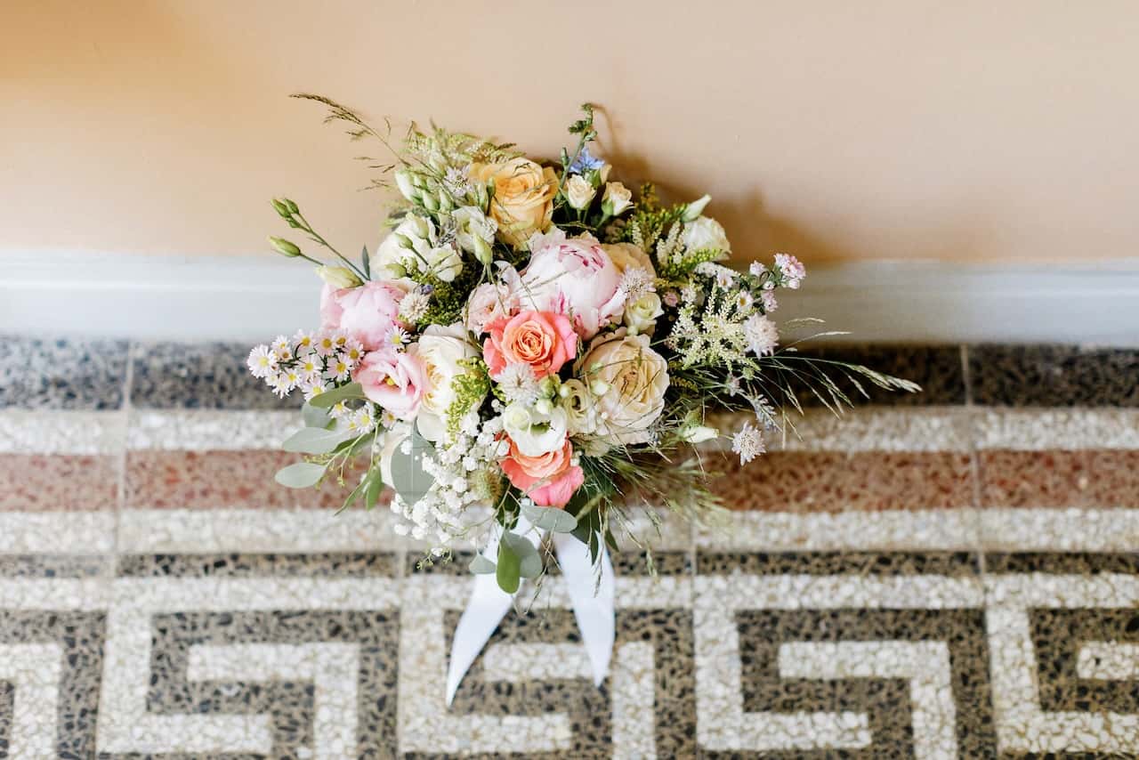 Décoration florale de mariage au Château du Rouët