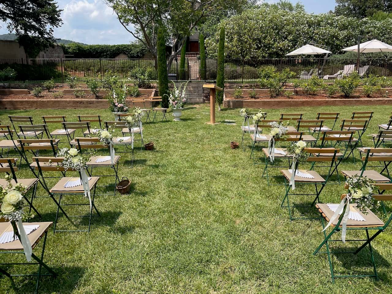 Décoration florale de mariage au Château des Demoiselles