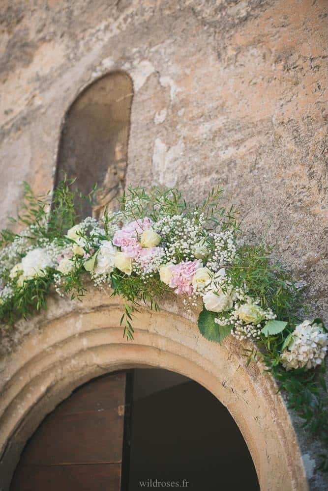 Décoration florale de mariage au Château Sainte-Roseline