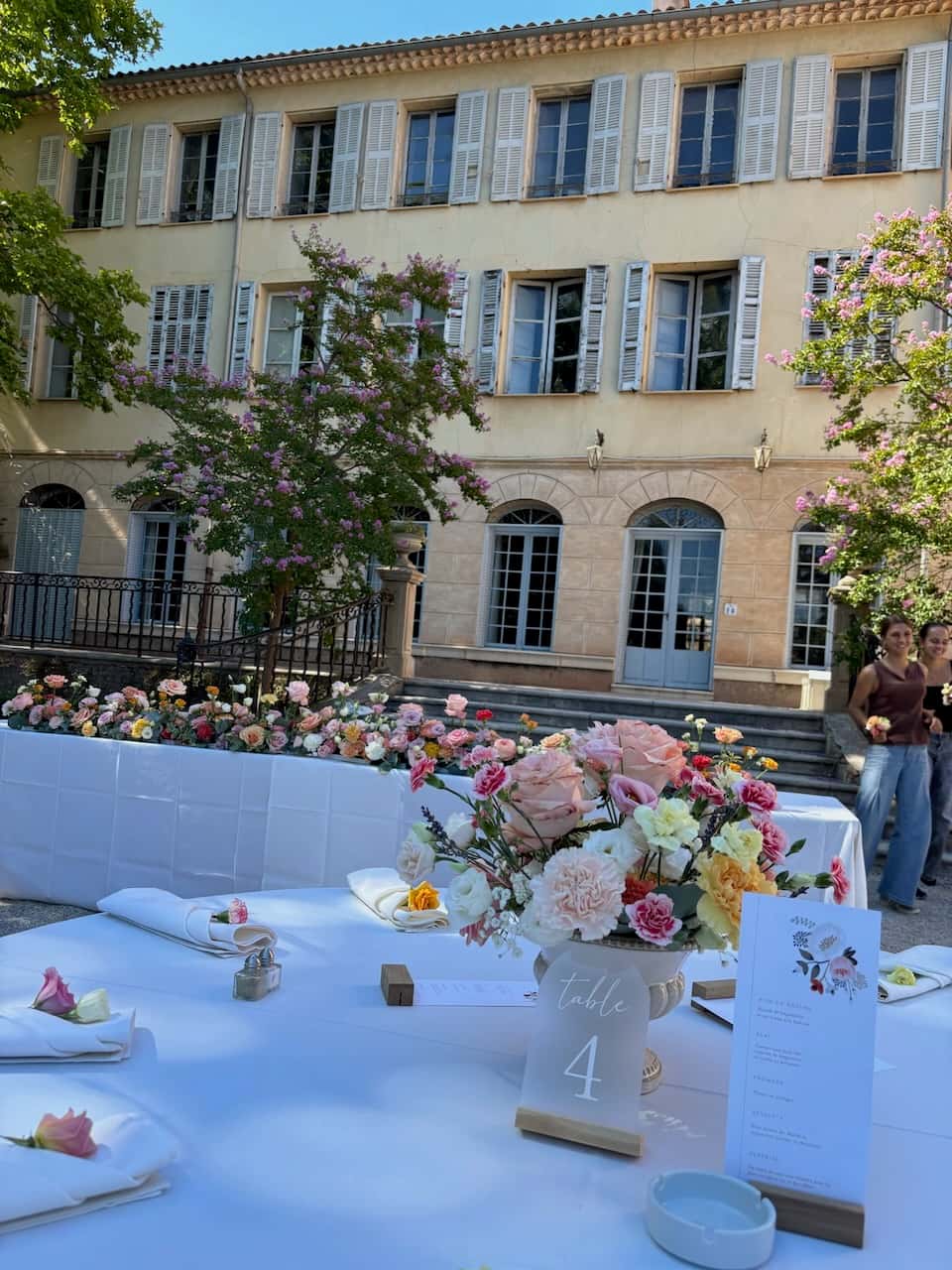 Décoration florale de mariage au Château Colbert