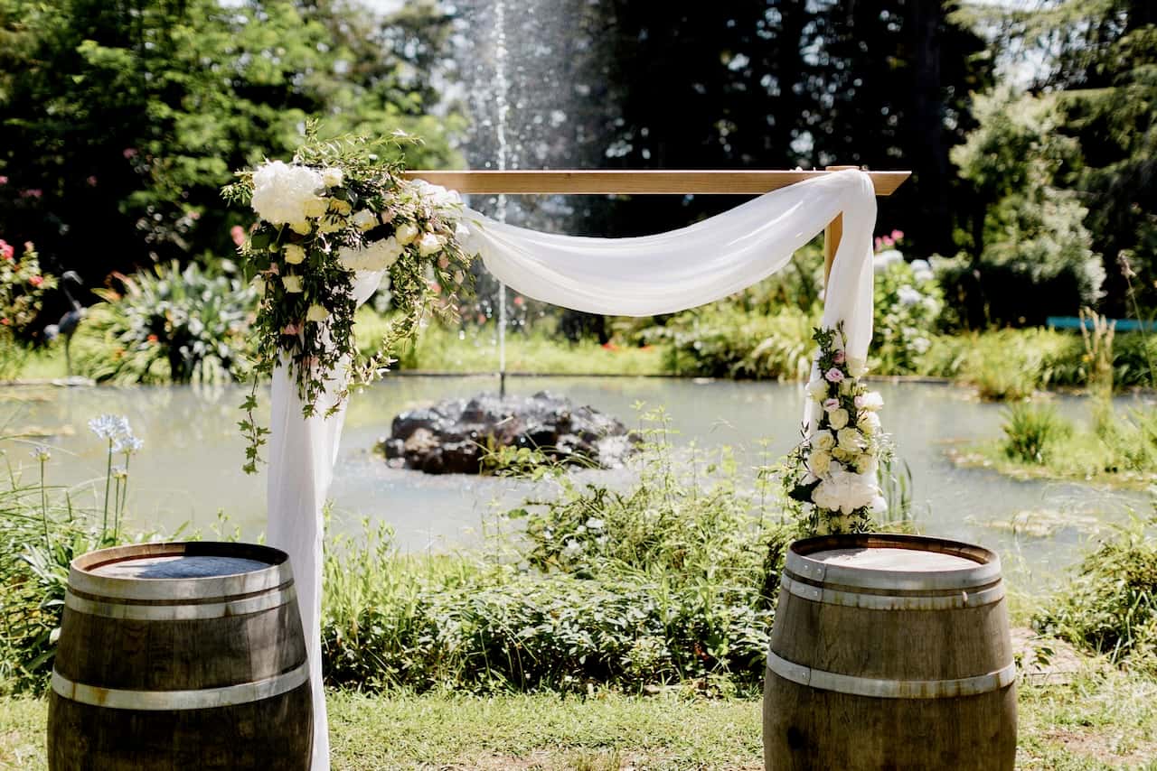 Décoration florale de mariage au Château du Rouët