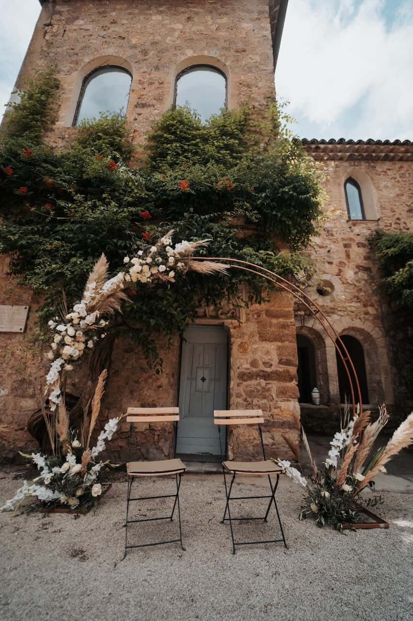 Décoration florale de mariage au Château Sainte-Roseline