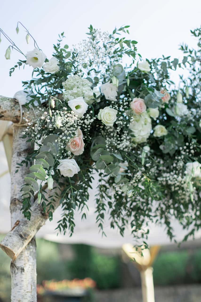 Décoration florale de mariage au Château La Font du Broc