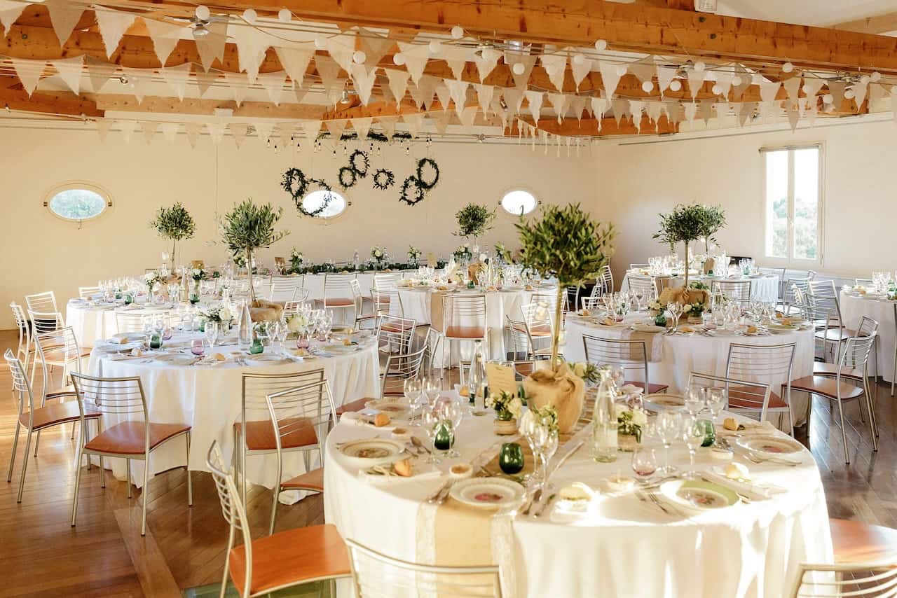 Décoration florale de mariage au Château du Rouët