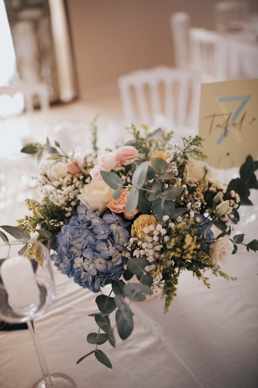 Décoration florale de mariage au Domaine de la Bouverie